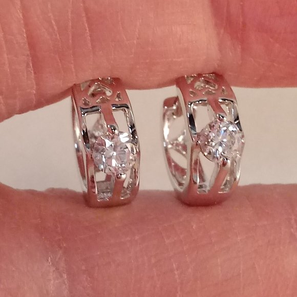 925 Silver Carved Diamond Zircon Hoop Huggie Earrings 14x5mm .25ctw Party Gift - Picture 3 of 5